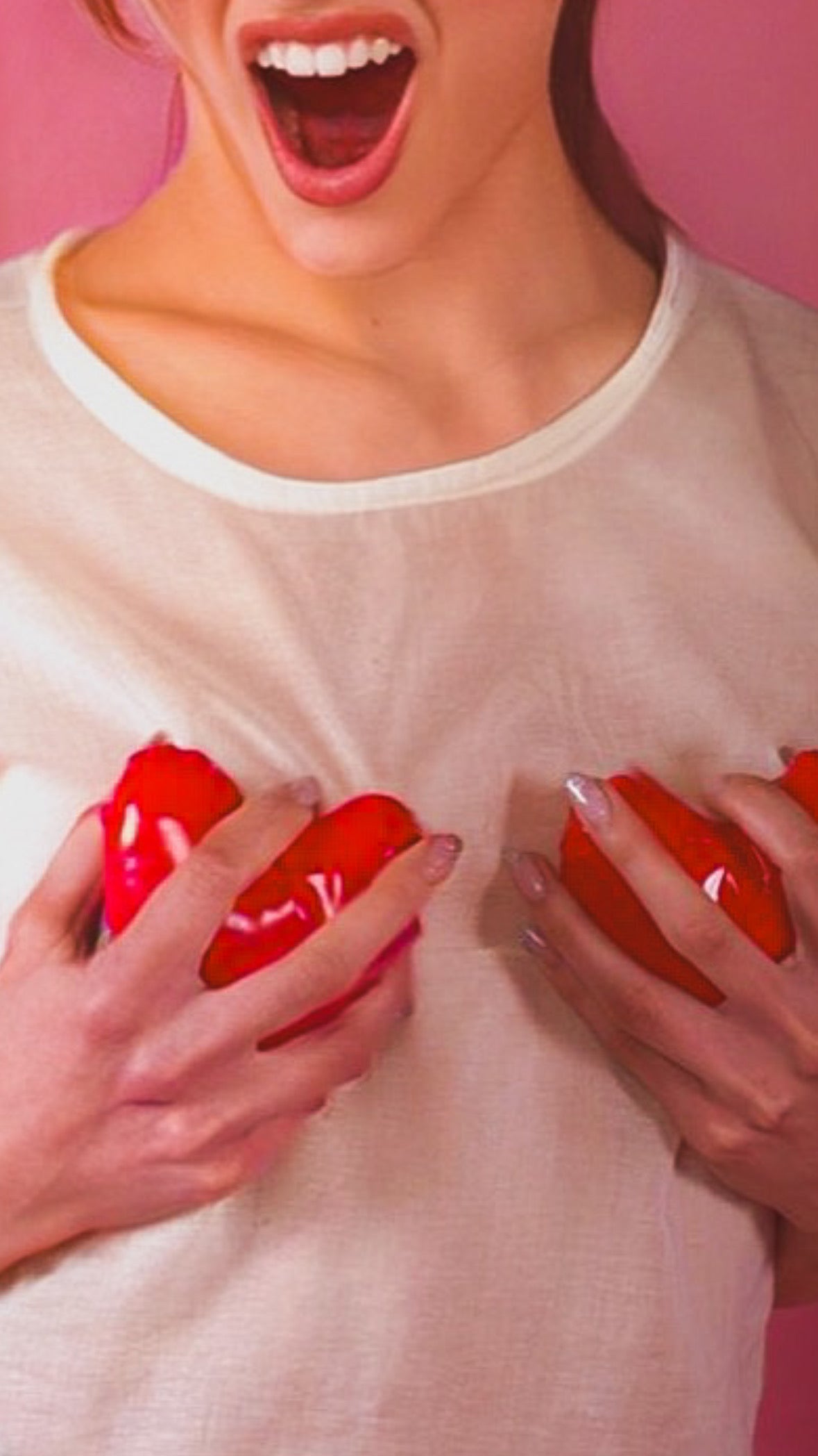 T-shirt con cuori ”gonfiabili”